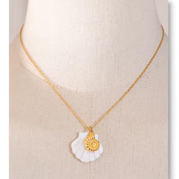 Ocean Gold Seashell White Shell 18K Gold Stainless Steel Waterproof Necklace - Picture 2 of 7